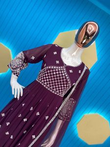 Georgette Anarkali พร้อมงานปัก Jari ทํางานปักด้ายละเอียดบนคางที่ดูอุดมไปด้วยความสง่างามที่สมบูรณ์แบบ - Product Image 3