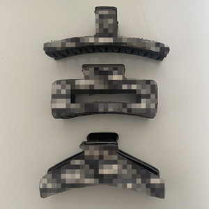 Vente en gros de bandeaux de créateur de luxe pour femmes européennes et américaines avec impression de LOGO de marque célèbre, bandeaux larges et plats en tissu rembourré avec éponge - Product Image 6