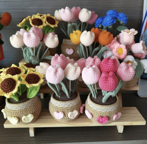 Crochet hecho a mano Rosa lirio fresa girasol tulipán flor plantas en maceta para decoración del hogar Día de San Valentín para siempre regalos de flores - Product Image 1