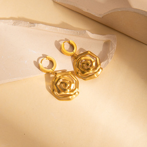 Collar de Moda para Mujer Chapado en Oro de 18K de Lujo, Collar con Colgante de Aro en Espiral de Acero Inoxidable - Product Image 4