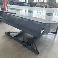 Plataforma Niveladora Hidráulica Fija para Muelles, Ajustable en Altura para Diferentes Modelos de Camiones de Carga