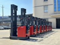 Heli Lithium-Schubmaststapler 1,5 Tonnen 2 Tonnen Elektro-Schubmaststapler 8m Hubhöhe Steh-Schubmaststapler mit Seitenschieber für Schmalgänge