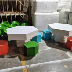 Grande sculpture abstraite en fibre de verre personnalisée, style art populaire, pour extérieur, jardin, avec table et siège intégrés, imperméable, peinte à la main, colorée, pour les loisirs - Product Image 5
