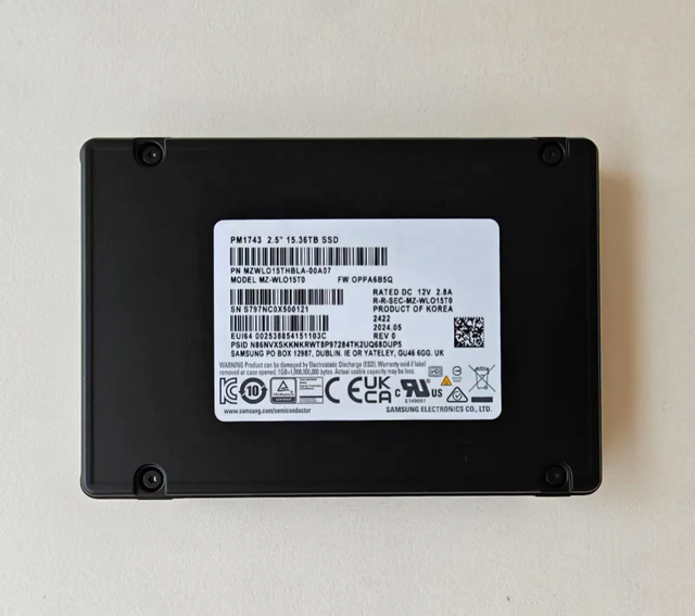Model 1743 15.36TB Enterprise SSD High-Speed Read-Write Durable Metal Data Center Storage Device for Server MZWLO15THBLA-00A07