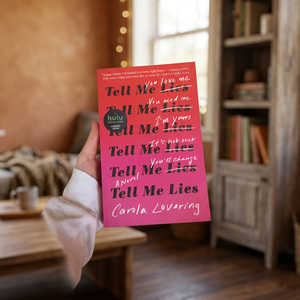 Novela 'Tell Me Lies' de Carola Lovering, Libro de Ficción en Rústica, Historia de Romance y Drama para Adultos, Impresión Digital - Product Image 1