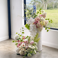 Fleurs décoratives d'hortensia réalistes et romantiques, bouquet floral blanc et vert de petite taille pour la décoration de table de réception de mariage