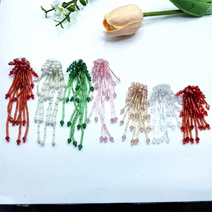 Broche Artesanal RYL com Cristais Dourados e Franjas de Borla para Vestidos e Roupas - Product Image 2