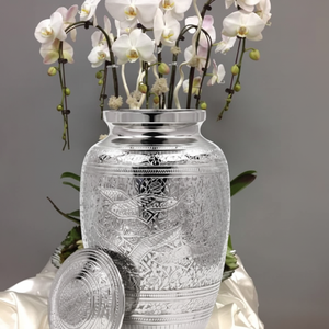 Urna de cremación de aluminio grabada en plata de 26cm, jarrón de Metal elegante, contenedor conmemorativo de mesa grande con bolsa de terciopelo - Product Image 1