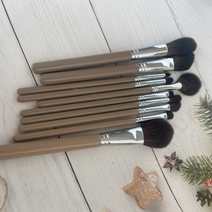 Juego de 10 brochas de maquillaje de pelo de ardilla con mango de madera, brochas súper suaves para polvos faciales y rubor para maquilladores - Product Image 3