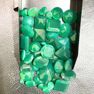 Pierre précieuse naturelle en vrac, Onyx vert naturel taille émeraude, tailles variées, pour la fabrication de bijoux - Product Image 5