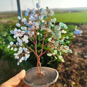 Ornement d'arbre à monnaie en cristal avec copeaux bleus et verts sur base en agate, décoration pour la maison - Product Image 4