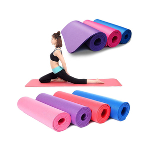 Tapis de yoga pratique conçu pour l'entraînement physique, les étirements et les séances de pratique confortables - Product Image 3