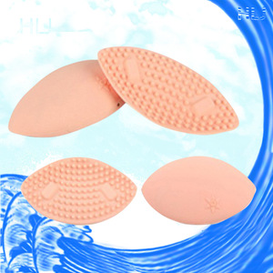 Masseur mammaire Massive Health en silicone sans fil à vibration rechargeable pour le soin des seins - Product Image 1