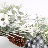 Weihnachtskränze 60cm Blumendesign PE-Material Umweltfreundlich für Innenbereich Trendiger Stil zum Aufhängen an der Tür OEM/ODM