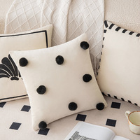 Taie d'oreiller géométrique simple moderne en velours brodé coussin décoratif pour la maison salon fenêtre du sol au plafond décorative