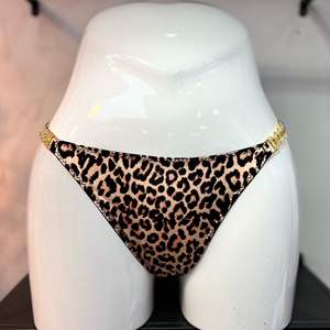 Manufacturer's Erotic Sexy Thong Women's Low Waist <b>Elastic</b> Metal Chain Lace Embroidered Hot Pants Women's Erotic Clothing - Product Image 3