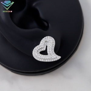 ต่างหูเพชรโมอิสซาไนต์สี D เกรด VVS ชุบทอง 18K ลดราคาพิเศษ ต่างหูเงินแท้ 925 รูปหัวใจประดับเพชร - Product Image 2