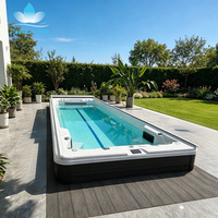 Bain à remous extérieur moderne et minimaliste, spécialement conçu pour les villas privées