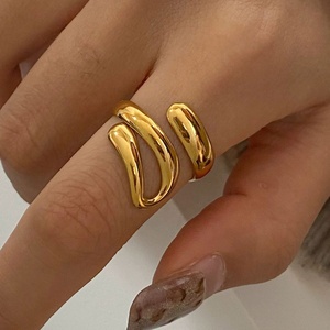 Bague de mode personnalisée en acier inoxydable plaqué or rose, étanche, inaltérable, sensation de luxe léger et haut de gamme pour femme - Product Image 2