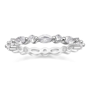 Anello con Design a Linee a Forma di Marquise, Stile Minimalista per Donne - Product Image 1
