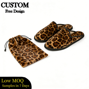 Pantofole <span class=keywords><strong>da</strong></span> <span class=keywords><strong>Donna</strong></span> in Velluto con Stampa Leopardata Personalizzate con Logo, con Sacchetto Abbinato e Opzione Logo Personalizzato per Uso Domestico - Product Image 1