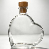 Bouteille en verre de luxe haut de gamme avec forme unique et bouchon en liège, pour la vodka, le whisky et le brandy.