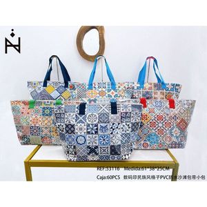 Borsa da Spiaggia in PVC Impermeabile con Stampa Digitale Stile Etnico a Quadri 61x38x25cm con Piccola Tracolla - Product Image 1