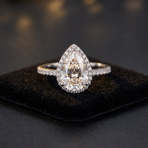 Anillo de Compromiso Cristiano Clásico REYES con Nuevo Diseño de Corte Pera, Moissanita de 2.29Ct, Certificado GRA, Plata de Ley 925 con Baño de Rodio - Product Image 2