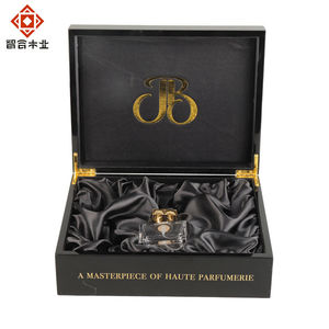 Caja de perfume de madera MDF de lujo, juego de botellas de perfume, paquete de regalo personalizado, caja de perfume de madera negra con detalles en relieve. - Product Image 2