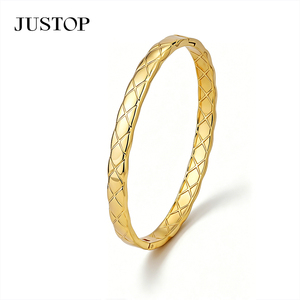 <b>Bangles</b> OEM/OEM custom waterproof stainless steel Gold plating Fashion Jewelry hypoallergenic supplies <b>engraved</b> <b>bangle</b> - Product Image 4