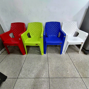 Chaise de salon en plastique moulé avec accoudoirs, dossier solide, empilable, chaise de loisirs moderne pour la maison, le jardin, le bureau - Product Image 1