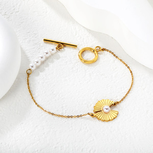 สร้อยข้อมือมุก ดีไซน์ใบบัวแบบไม่สม่ำเสมอ รูปทรงเรขาคณิต เกรด AA แบบฝังขอบ สำหรับสวมใส่ทุกวัน - Product Image 2