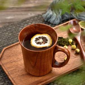 Tasse en bois naturel de style nordique avec étui à poignée idéal pour les cadeaux ou les événements - Product Image 2