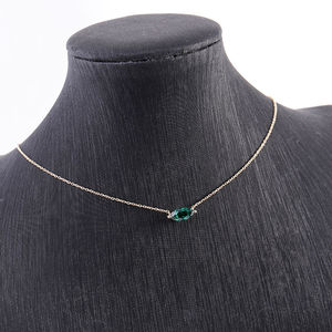 Collier pendentif en or jaune massif 14 carats avec émeraude de laboratoire, style vintage élégant, coupe marquise, émeraude de laboratoire zambienne - Product Image 3