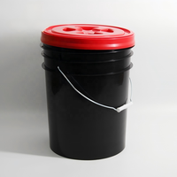 WB-P013 Seau de lavage auto en plastique PP noir robuste de 20 L (5 gallons) avec grille anti-grains et couvercle personnalisable
