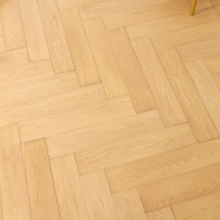 Plancher en bois massif avec incrustations en bois standard, design élégant pour l'intérieur, parquet en bois naturel, carreaux en bois massif, plancher en chevron