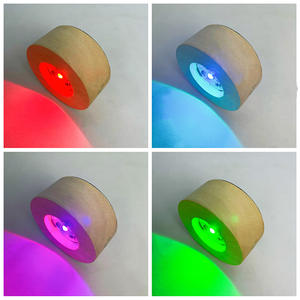 Venta al por mayor personalizado cuadrado 3D USB haya <span class=keywords><strong>de</strong></span> madera maciza RGB LED portalámparas luz nocturna dropshipping - Product Image 3