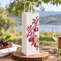 Sac cadeau en papier kraft pour bouteille de vin avec impression de branches de prunier sur le devant et poignées torsadées - Blanc