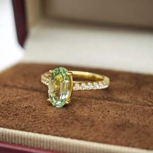 แหวนเงินแท้ 925 ประดับเพทายปาปาลาชาเคลือบทอง 18K จาก UM jewelry เหมาะสำหรับใส่ทุกวัน ของขวัญวันครบรอบแต่งงาน สำหรับทั้งชายและหญิง - Product Image 4