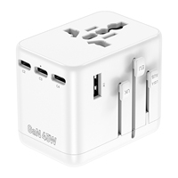 Universeller Reiseadapter mit Mehrfachsteckern und USB-Anschlüssen