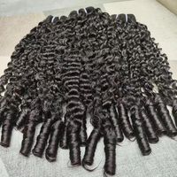 Extensions de cheveux humains indiens naturels bruts - Cheveux bouclés et ondulés soyeux et rebondissants, tissage à la machine, double trame, toutes les couleurs