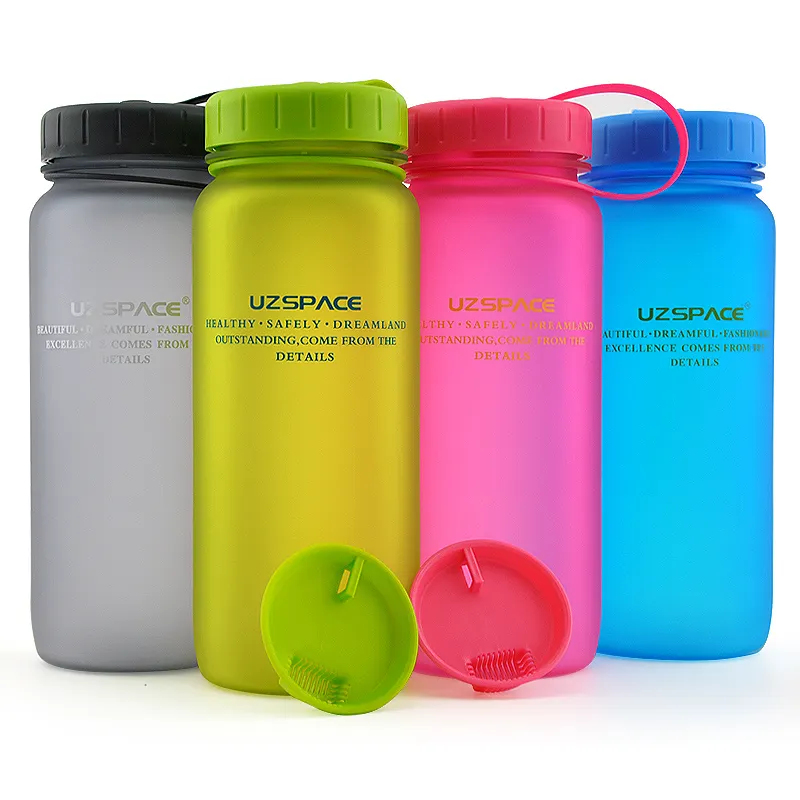 Botol air plastik 650ml gaya olahraga dengan tutup Gym Aktivitas Luar Ruangan bebas BPA fungsi pengocok Logo dapat disesuaikan sampel gratis