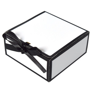 Caja de Regalo Cuadrada de Cartón Ecológica, Autoarmable, con Lazo Blanco y Negro, Diseño Plegable, Apta para Alimentos, Ideal para Dulces/Velas - Product Image 5