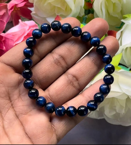 Bracelet Perlé Bleu Nuit Éclatant Effet Tigre, Bijou Élégant Inspiré des Pierres Précieuses Bleu Marine Profond, Cadeau pour Femmes et Filles, Idéal pour le Quotidien, Coffret Cadeau - Product Image 4