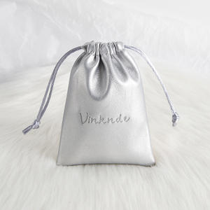 2025 nuova moda in <span class=keywords><strong>pelle</strong></span> sintetica da donna regalo di natale sacchetti con coulisse per lo Shopping e la caramella - Product Image 1