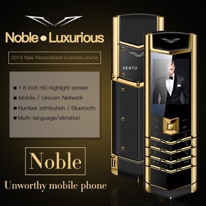 <span class=keywords><strong>Telefono</strong></span> di lusso V10 <span class=keywords><strong>con</strong></span> corpo in pelle di metallo Slot per doppia scheda <span class=keywords><strong>tastiera</strong></span> invisibile Radio FM e fotocamera-Design Unisex Premium - Product Image 2