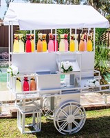 Voiture de bonbons pliable en métal personnalisée Chariots de bonbons à fleurs Chariot de bar à bonbons pour dessert avec roues pour la décoration d'événement de mariage