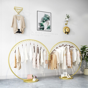 Kainice Tùy Chỉnh <span class=keywords><strong>C</strong></span> Hình <span class=keywords><strong>C</strong></span>ửa Hàng Quần Áo Vàng Khá May Mặ<span class=keywords><strong>c</strong></span> Kệ Kim Loại Arc <span class=keywords><strong>Shape</strong></span> Tầng Thường Vụ Quần Áo Mó<span class=keywords><strong>c</strong></span> Áo Hiển Thị Giá - Product Image 4