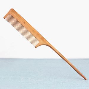 Peine de madera artesanal con dientes finos para desenredar el cabello - Product Image 2