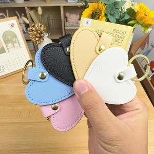 Cá nhân thân thiện với môi hình trái tim da Keychain Monogram letterpress in ấn di chuyển món quà hiện tại cho đám cưới của cô - Product Image 1